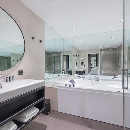 Boutique 4* Hága